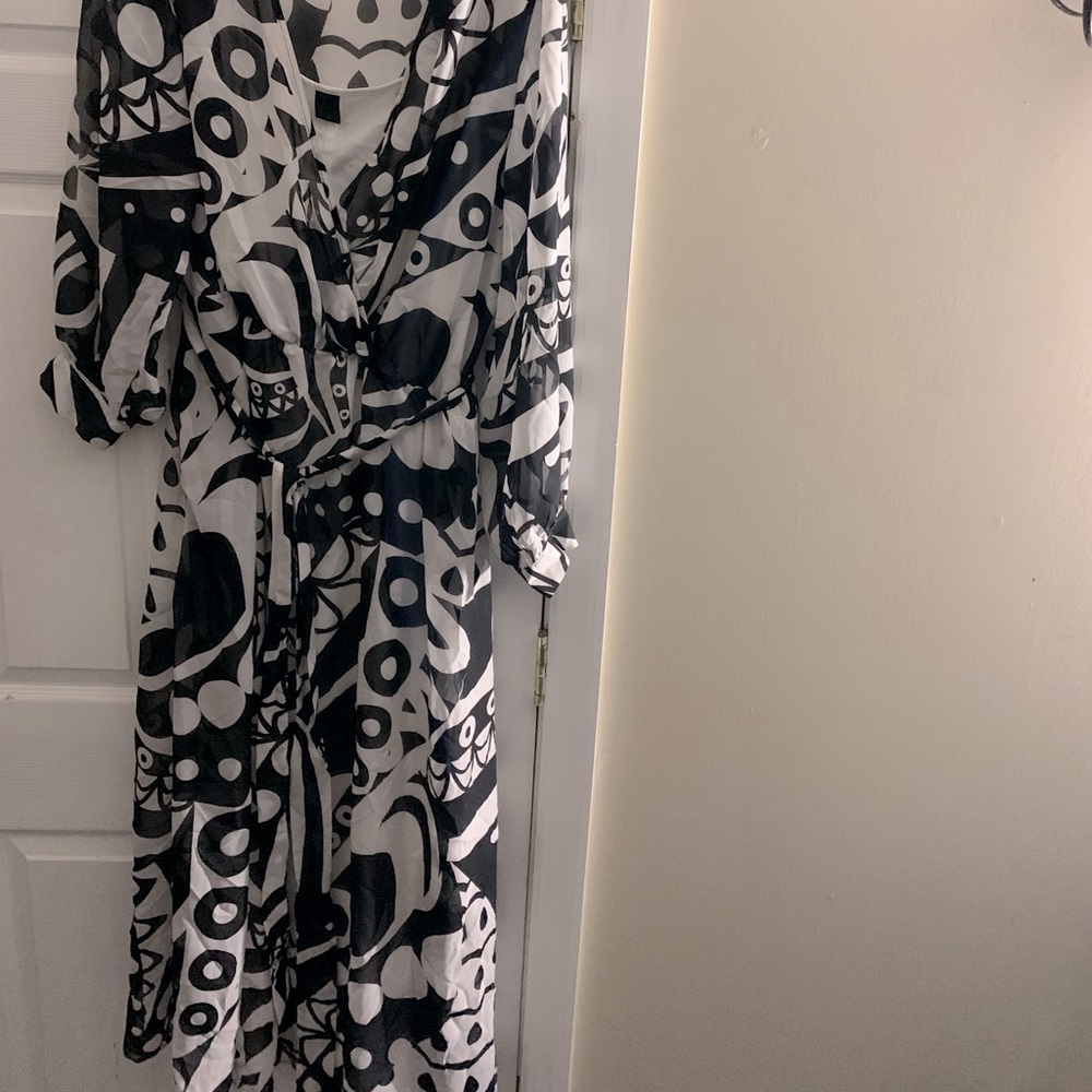 Maxi black & white Ashley Stewart long sleeve dress. Size 24.